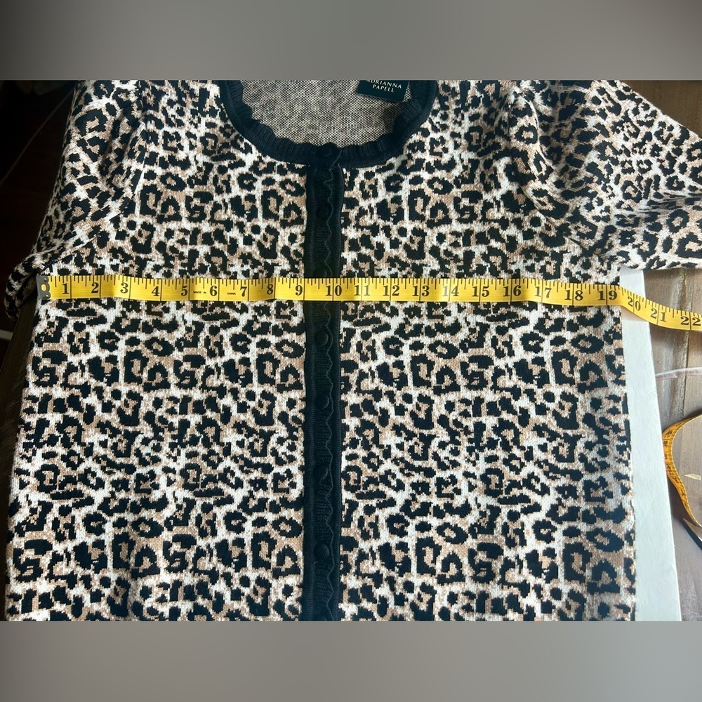 Adrianna Papell NWT Short sleeve leopard Knit Cardigan size med cozy layering - Picture 10 of 11